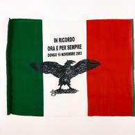 Bandiera Italiana Vintage Con Fascio Littorio E Aquila In Ricordo Ora E Per Sempre Dongo 2003 - Drapeaux