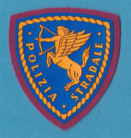 ITALIA ° Polizia Di Stato, Stemma In Gomma Su Feltro 58x65 Mm ° Reparto: POLIZIA STRADALE * Rif. MLT-008 - Police & Gendarmerie