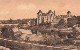 FRANCE - Solesmes - Vue Sur L'abbaye Saint Pierre Sur Le Bord De La Sarthe - Carte Postale Ancienne - Solesmes