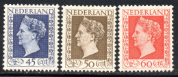 2355. NETHERLANDS. 1948 QUEEN WILHELMINE # 488-490 MNH, 490 LIGHT GUM BLEMISHES - Neufs