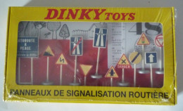 PAT14950 PANNEAUX DE SIGNALISATION ROUTIERE - 593 DINKY ATLAS - Dinky