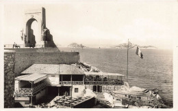 Marseille * Un Coin De La Corniche Avec Vue Sur Les Iles * Café Restaurant - Endoume, Roucas, Corniche, Plages