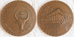 Madagascar Médaille En Bronze Institut Émission Malgache 1970 Banque Centrale,  Gravée Par La Monnaie De Paris - Professionnels / De Société