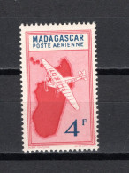 MADAGASCAR  PA  N° 31  NEUF SANS CHARNIERE COTE  1.15€   CARTE DE MADAGASCAR  AVION - Luftpost