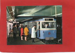 METRO---PARIS---Rame Sur Pneumatiques En Station--voir 2 Scans - Métro