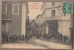 CPA 84 - VALREAS - Rue De L'Hôtel De Ville Et Maison De La Belle Jardinière - SUPERBE ANIMATION TB DEVANTURE MAGASIN - Valreas