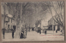 CPA 84 - VALREAS - Cours Du Bertheuil ( Bas ) - TB CENTRE TB ANIMATION MAGASINS Terrasse HOTEL De La GARE TB VERSO - Valreas