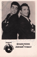 ROGER PIERRE  -autographe Sur Carte Postale Semie Moderne Petit Format - Chanteurs & Musiciens