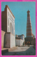 307786 / Uzbekistan - A Street In Khiva Minaret Behind Camel PC Ouzbekistan Usbekistan Publ. USSR Russie Russland - Oezbekistan