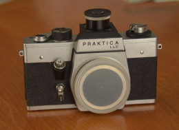 Ancien Appareil Photo PRAKTICA LLC Boitier Laboratoire Film 135 24x36 - Cameras