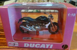 MOTO  DUCATI MONSTERDARK MAISTO EDITION ECHELLE 1/18 - Motorräder