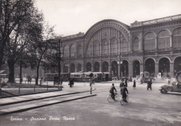 Italie -- TORINO --1951-- Stazione Porta Nuova   (animée ,vélos, Voitures , Autocar ) - Stazione Porta Nuova