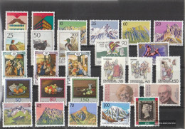 Liechtenstein 1990 Unmounted Mint / Never Hinged Complete Volume In Clean Conservation - Full Years