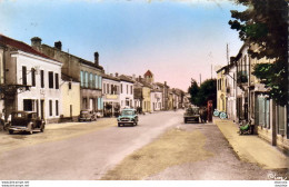 D32   RISCLE SUR ADOUR  Avenue De L'Adour   ..........  Pompe à Essence Azur à Droite - Riscle