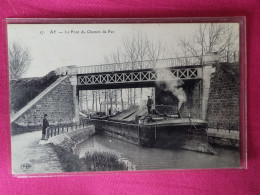 Ay Pont Du Chemin De Fer Et Péniche - Binnenschepen