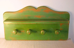 PERCHERO VINTAGE DE MADERA MACIZA TINTADA EN VERDE PASTEL - Other & Unclassified