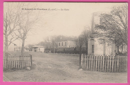 D41 - ST AMAND DE VENDÔME - LA GARE - Personnes Près Du Train  - Saint Amand Longpre