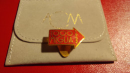 Boutonnière Lapel Pin " 1000 Miglia " En Métal Doré Et émail Rouge Années 1952 Johnson Milano - Bekleidung, Souvenirs Und Sonstige