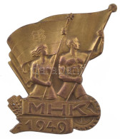 1949. "MHK (Munkára Harcra Kész)" Aranyozott Bronz Kitűző (~32x29mm) T:AU Kissé Kopott Aranyozás, A Tűt Biztosító Kapocs - Non Classés