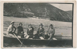 * T4 1935 Ada Kaleh, Utasok Csónakban / Passengers In A Boat. Photo (b) - Zonder Classificatie