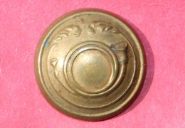 BOUTON UNIFORME MILITAIRE ARMÉE TERRE TROUPE BATAILLON CHASSEUR A PIED 1871-1914 / ANTIQUE BUTTON    (2203.401) - Buttons