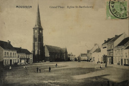 Mouscron //  Grand Place - Eglise St. Barthélemy 19?? Vlekkig - Moeskroen