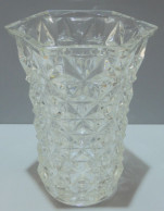 - JOLI VASE En VERRE Moulé Années 50/60 EFFET TAILLE DIAMANTS VINTAGE     E - Vases