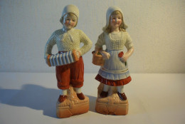 C41 Magnifique Couple D'enfant Travail En Pâte Blanche Polychrome Verni - Personaggi