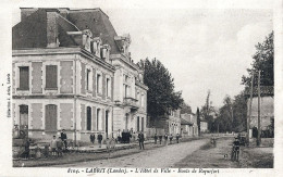 D40 LABRIT (Landes), VUE ANIMEE DE L'HOTEL DE VILLE, ROUTE DE ROQUEFORT - Labrit