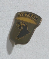 59780 SPILLA PINS - Vietnam Souvenir - 2,5 Cm - Steden