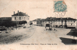 CPA HAUTE VIENNE / 87 / CHATEAUPONSAC / PLACE DE L'HOTEL DE VILLE - Chateauponsac
