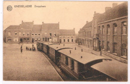 B-9933  KNESSELARE / KNESSELAERE : Dorpplaats  (met Stoomtram ) - Knesselare