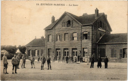 CPA Estrées-St-Denis La Gare Railway (1186116) - Estrees Saint Denis