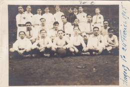 49 - ANGERS : Equipe De Foot  - 24 Février 1918 - Carte Photo Semblant Racourçie. - Angers