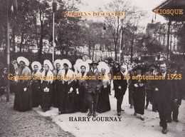 Boulogne-sur-Mer-du 9 Au 16 Septembre 1923 Grande Semaine Du Poisson Groupe De Matelotes Au Centre Harry Gournay. - Plaatsen