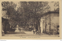 84 - VALREAS - Avenue Du Marechal Foch   ( Vaucluse ) - Valreas
