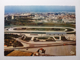 BRON (69/Rhône) - Parc De Parilly , Hippodrome , Immeubles En Arrière Plan - Bron