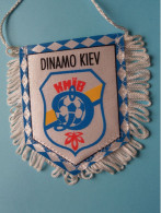 DINAMO KIEV > FANION De FOOTBALL / VOETBAL (Pennant) WIMPEL (Drapeau) ( See Scan ) +/- 10 X 8 Cm.! - Habillement, Souvenirs & Autres