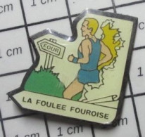 713K Pin's Pins : BEAU ET RARE / SPORTS / ATHLETISMe LA FOULEE FOUROISE - Atletiek