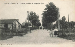 89 - YONNE - SAINT-CLÉMENT - Le Passage à Niveau De La Ligne De L'Est - Animation - 11366 - Saint Clement