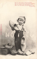 ENFANTS - Une Petite Fille Avec Des Sabots - Carte Postale Ancienne - Ritratti
