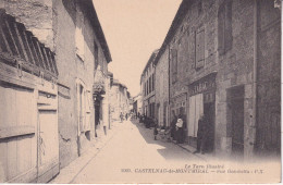 CASTELNAU-de-MONTMIRAIL   Rue Gambetta Avec Le Tabac - Castelnau De Montmirail