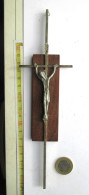 LADE AE  - CRUCIFIX EN MÉTAL SUR BOIS - METALEN KRUISBEELD OP HOUT - Letter-opener