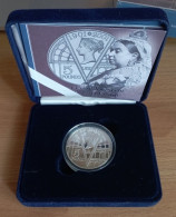 United Kingdom UK 2001 Silver 5 Pounds Queen Victoria In Box - 5 Pounds