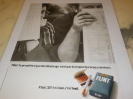 ANCIENNE  PUBLICITE  PAS FAITES POUR LES BEAUX COWBOYS CIGARETTE FLINT  1972 - Autres & Non Classés