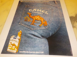 ANCIENNE  PUBLICITE LE MONDE AIME LES CHAMEAUX CAMEL 1973 - Otros & Sin Clasificación