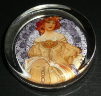 Rare Presse-papier Art Nouveau MUCHA Alphonse 2008 Femme - Glas & Kristall