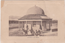 AL348 BATNA - LA MAÏDA - REGROUPEMENT D'ENFANTS ET D'INDIGENES DEVANT LE BÂTIMENT - Batna