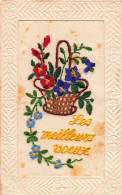 Carte Brodée à La Main Les Meilleurs Voeux Panier Fleurs Envoyée à Boécourt (Delémont) - Delémont
