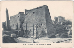EG018 LOUXOR - VUE GENERALE DU TEMPLE - PRISE LATERALE DE L'ENTREE ET STATUES - CARTE 11.37 - Luxor